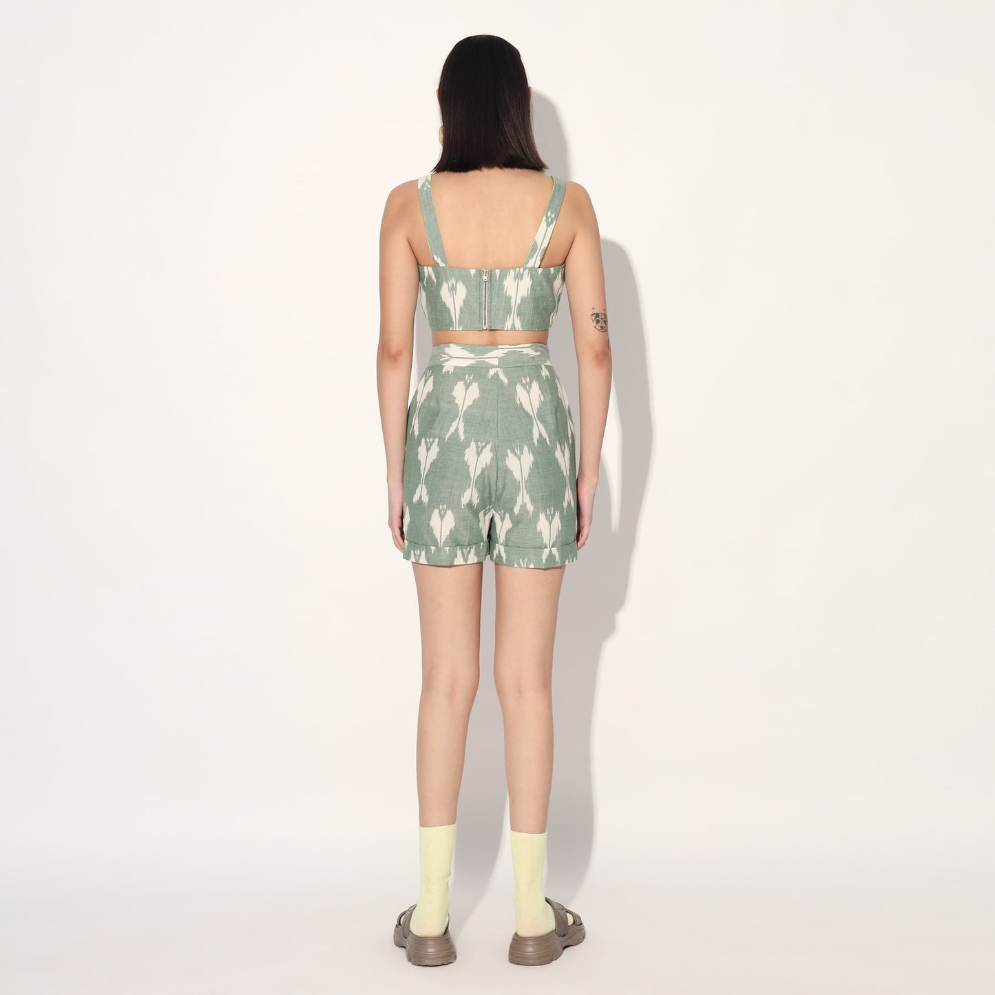 GREEN
