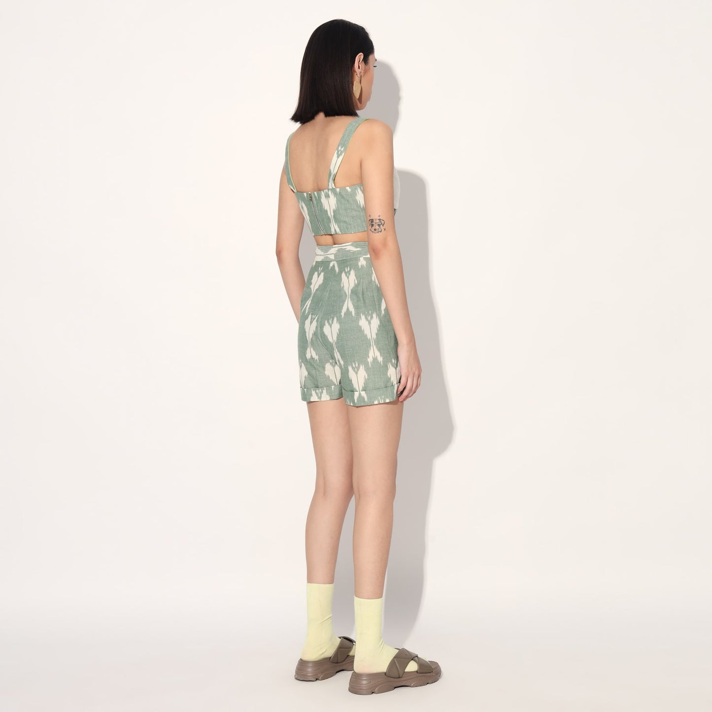GREEN
